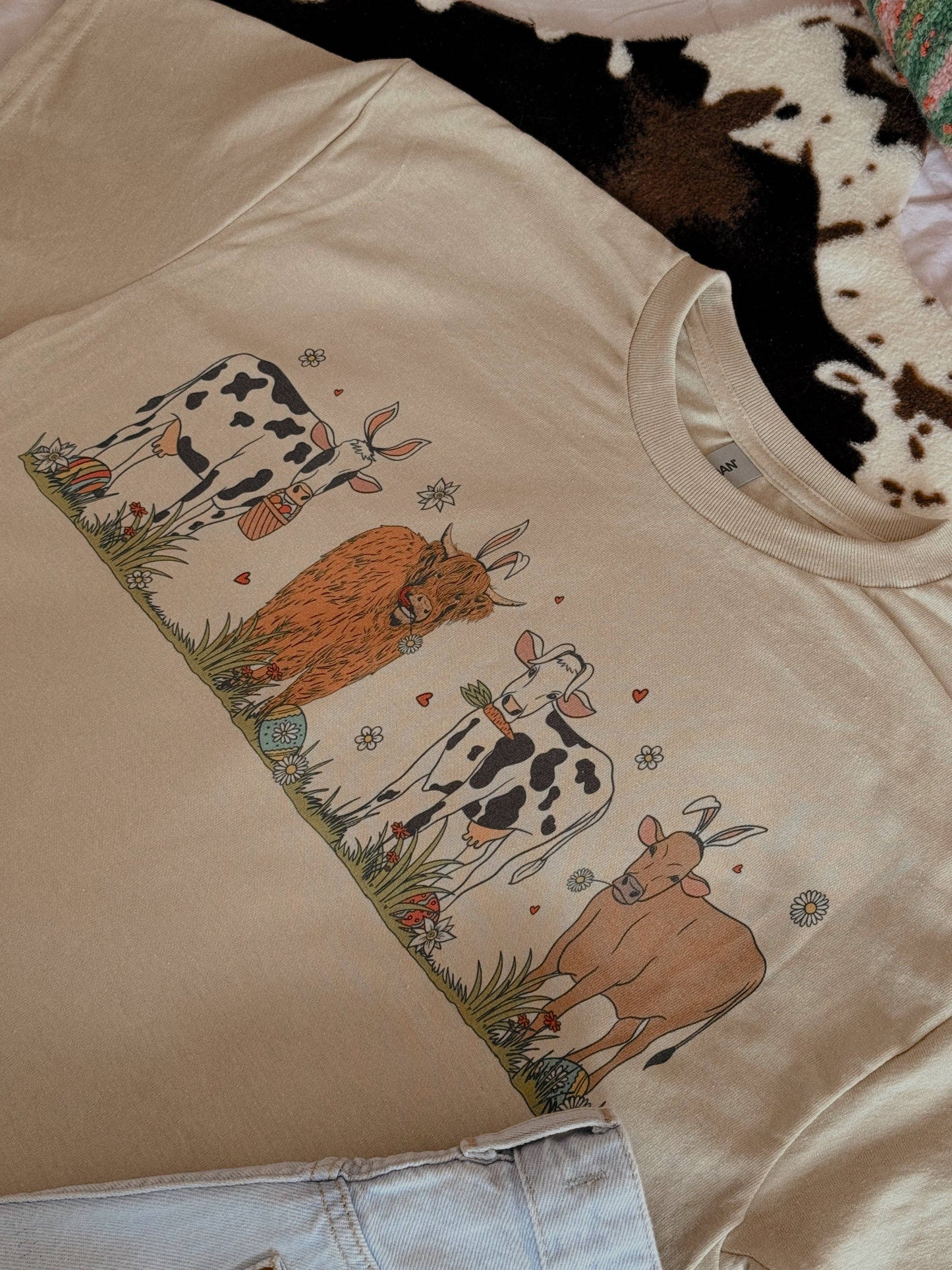 PRETTY EASTER COWS: Sand / Medium / Crewneck